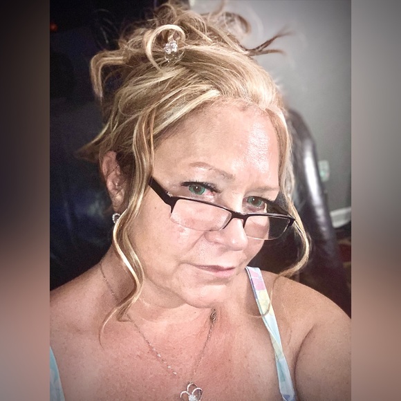 Meet your Posher, Allie - Picture 2 of 16